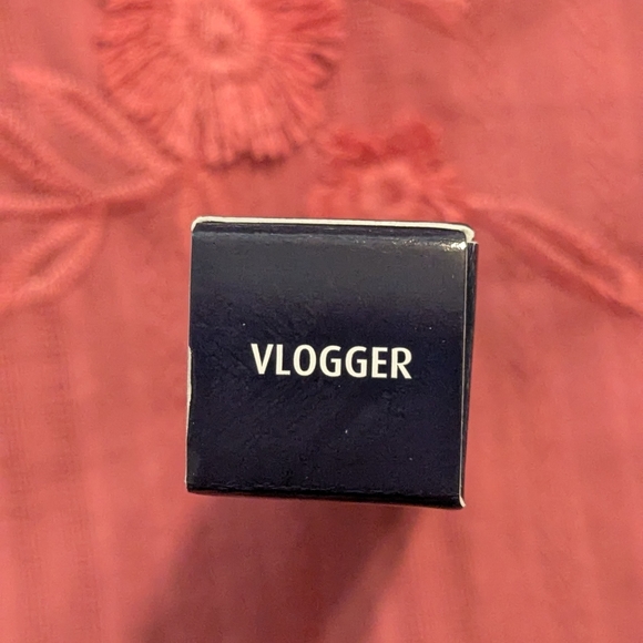 Vlogger Lune + Aster Vitamin C & E Lip Gloss - New With Box - Picture 5 of 13